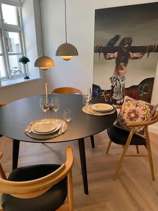 Nyrenoveret Charmerende Lejlighed I Odense C! Apartment Exterior photo