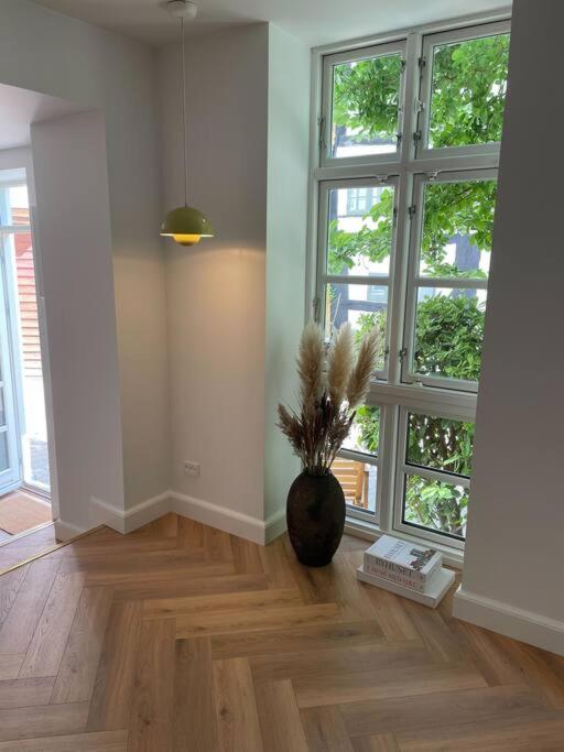 Nyrenoveret Charmerende Lejlighed I Odense C! Apartment Exterior photo